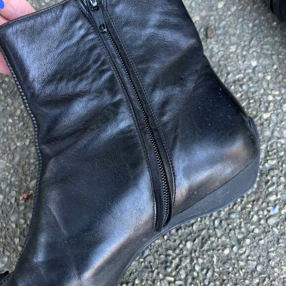 Salvatore Ferragamo Gancini Leather Paton Pointed Toe Bootie Boots Black Sz 8 - Picture 6 of 11